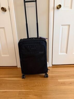 Briggs & Riley Baseline Essential Carry On Spinner Suitcase